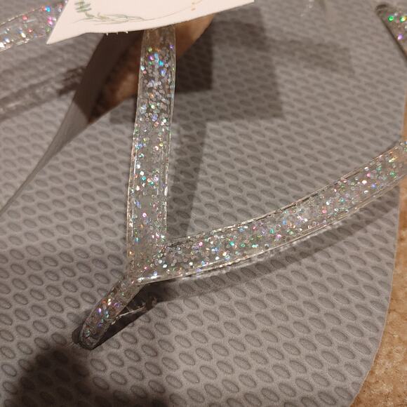 Old Navy size 7 NWOT Grey Gray Flip Flops Sparkle Summertime Cute Wedding - Picture 5 of 6